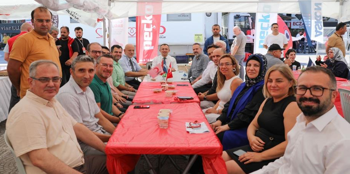 Samsun İl Sağlık Müdürlüğü yöneticilerinden Kızılay'ın kampanyasına destek