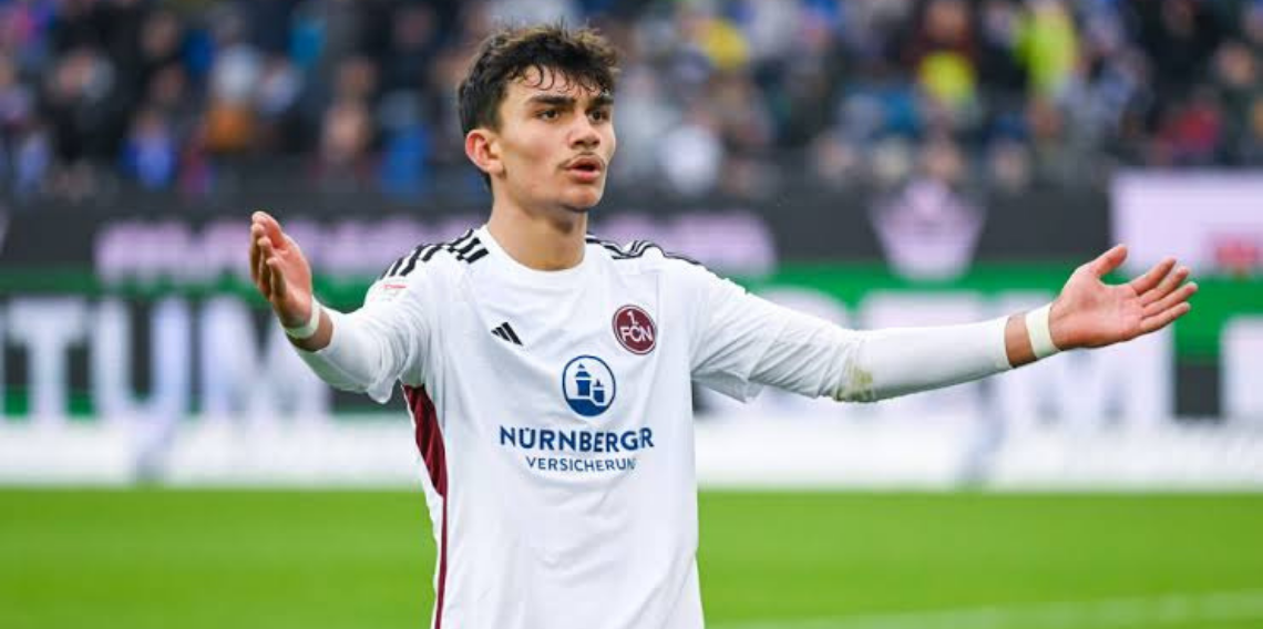 Can Uzun şov yaptı! Frankfurt, 4 golle kazandı!