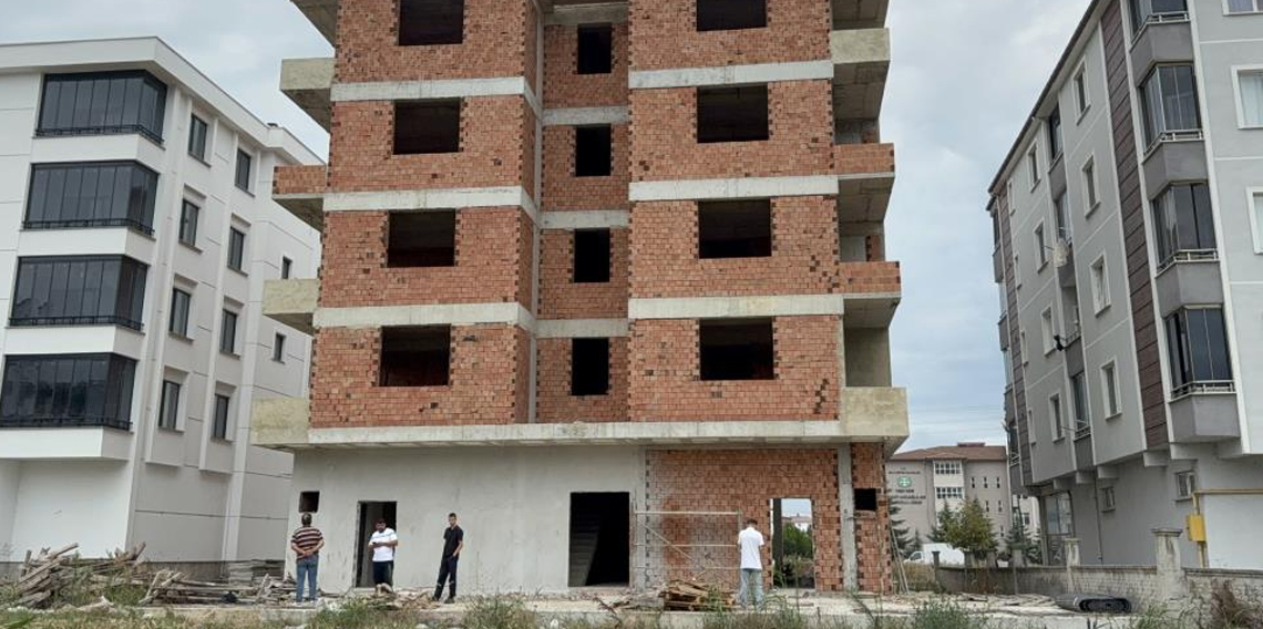 Kayıp kız çocuğu inşaatın önünde ölü bulundu