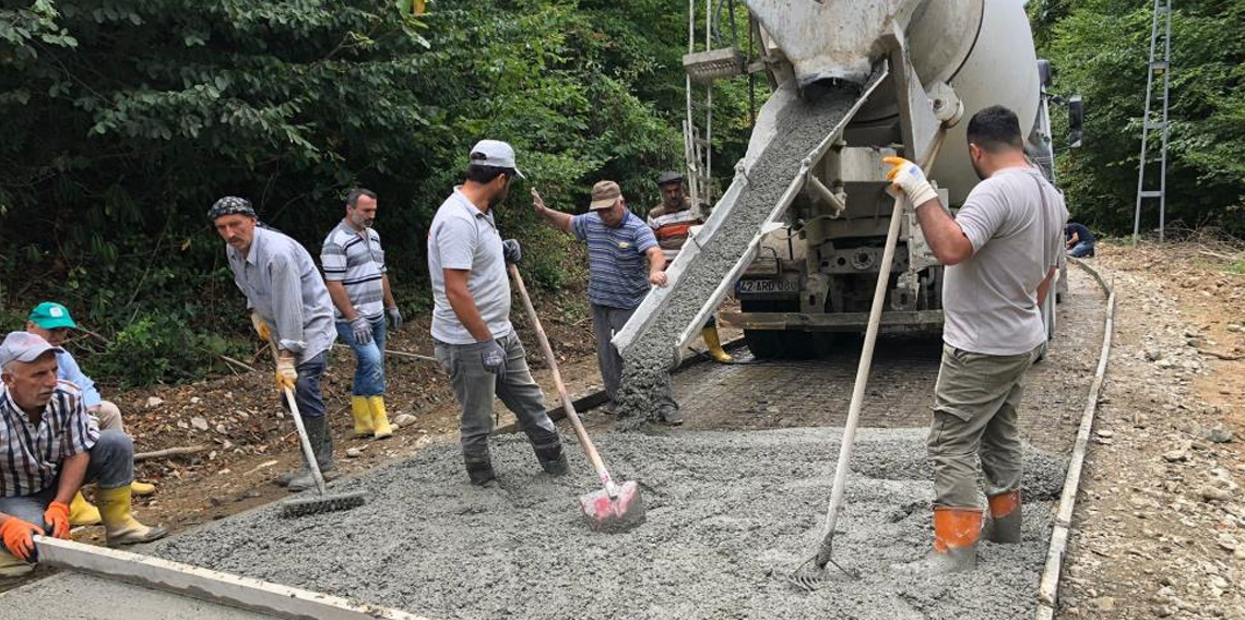 Sinop’ta köylüler kendi yollarını yaptı