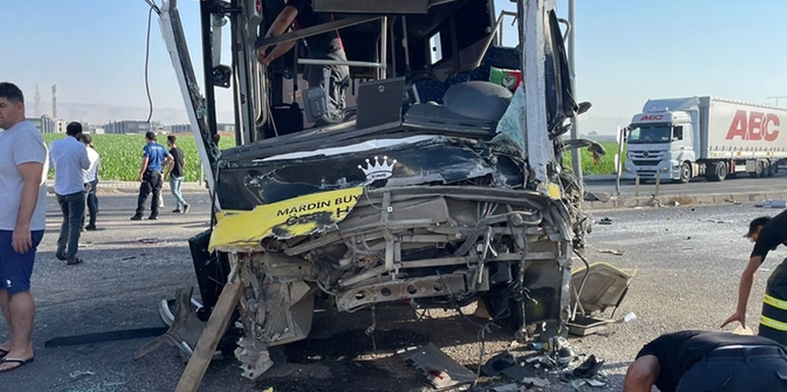 Halk otobüsü ile TIR çarpıştı! Feci kazada ölü ve yaralılar var