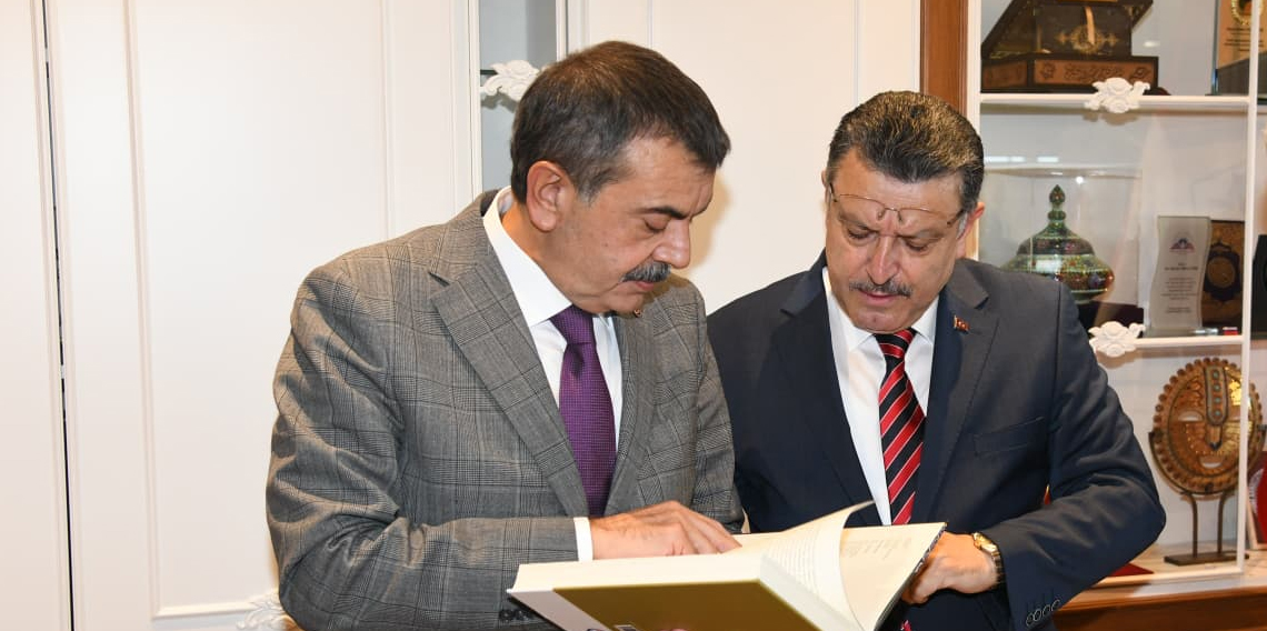 Bakan Tekin Trabzon'da 