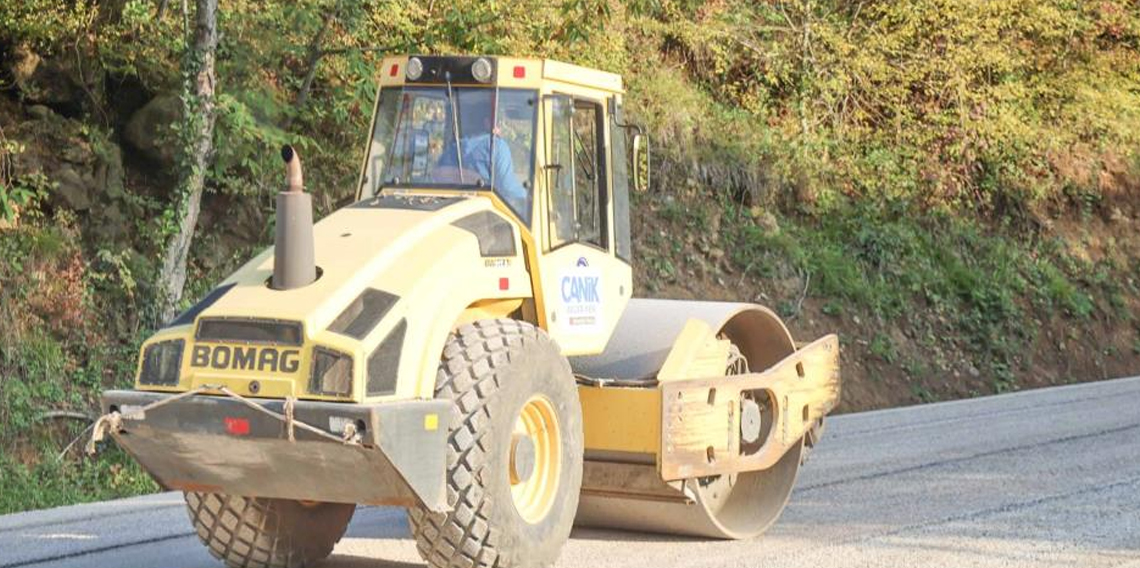Canik’te 52 mahallede yol çalışması