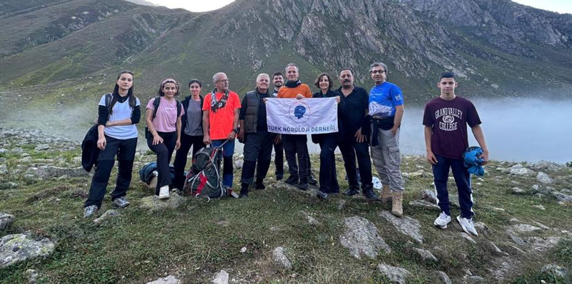 Ağrı tedavisinde farkındalık için zirveye yürüdüler