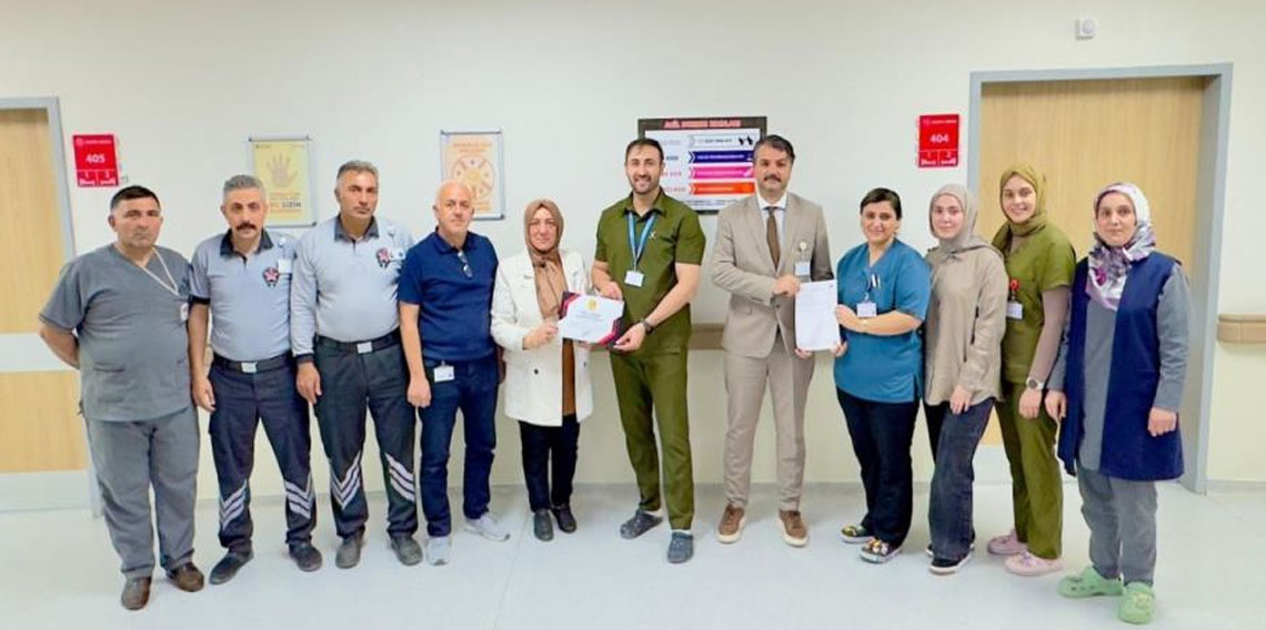 Bayburt’ta dahiliye ve nöroloji servisi çalışanlarına teşekkür belgesi verildi
