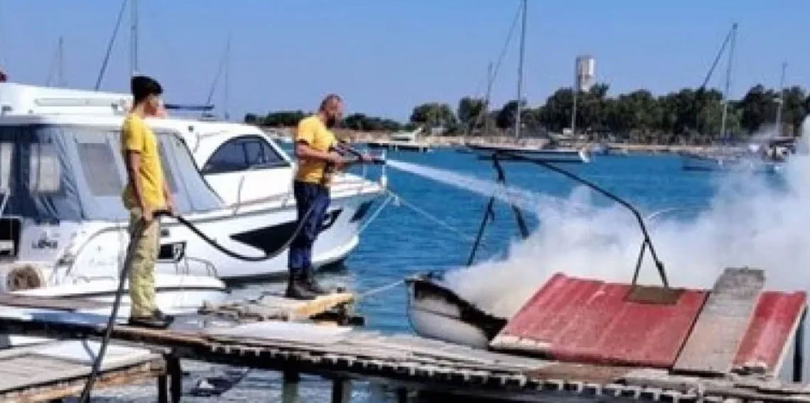 İzmir'de marinada yangın: 5 tekne kullanılamaz hale geldi