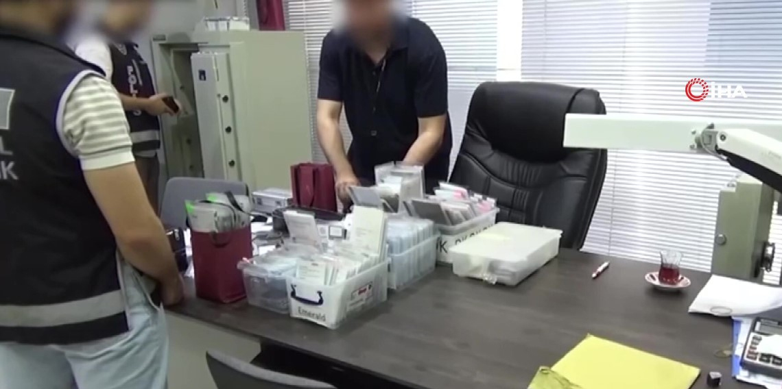 Kapalıçarşı’da kaçak pırlanta operasyonunda gözaltına alınan 30 şüpheli tutuklandı