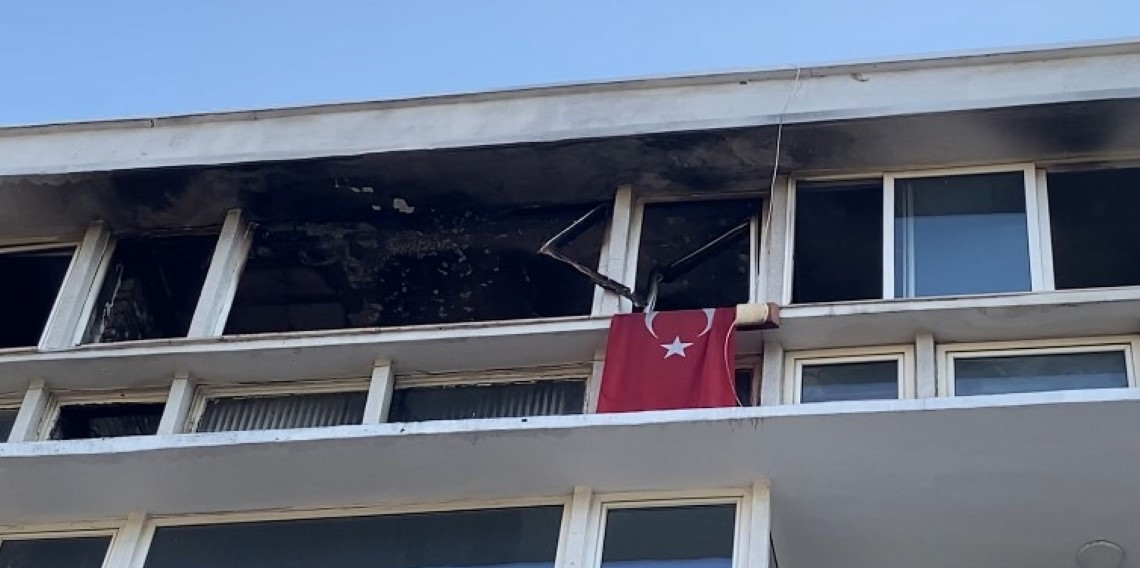Kadıköy’de apartman dairesi alev alev yandı