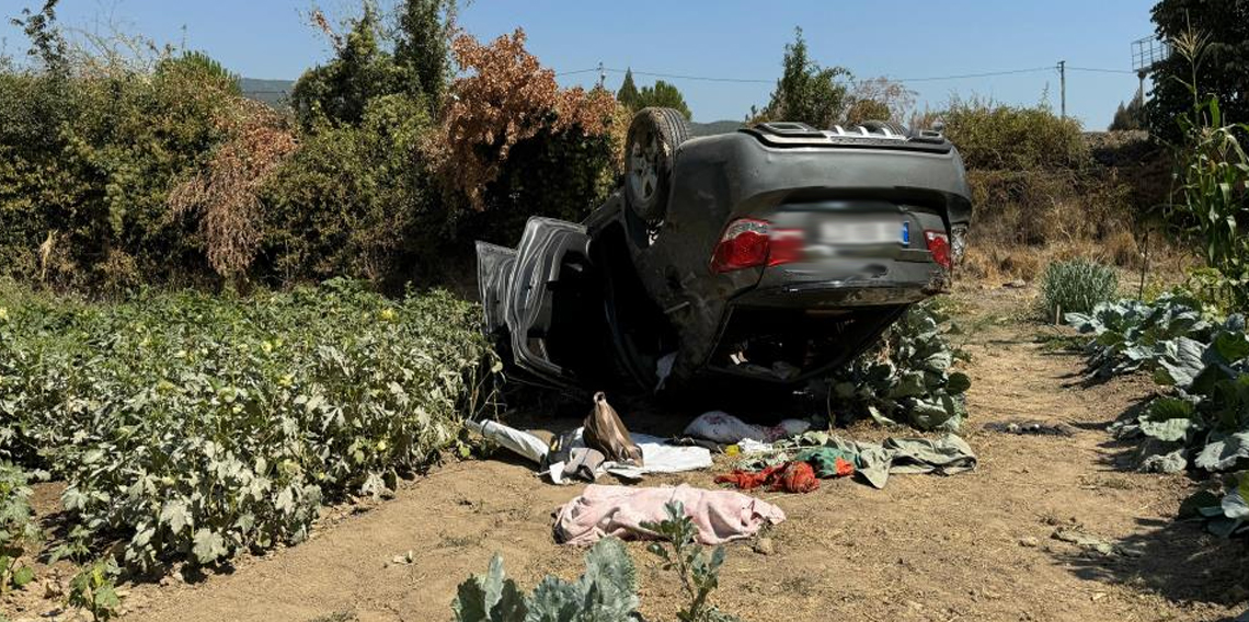 Çarpışan otomobillerden biri takla atıp bahçeye uçtu: 1'i ağır 5 yaralı