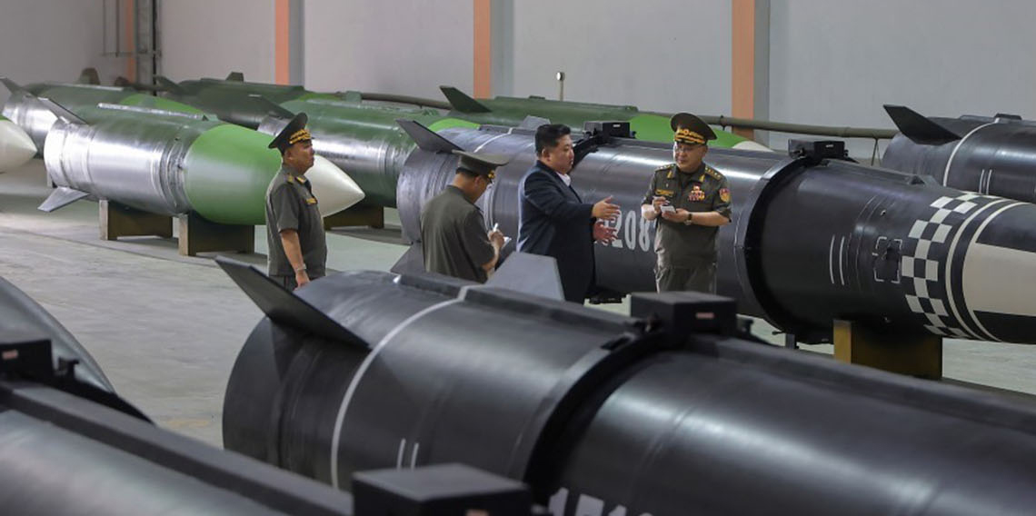 Kuzey Kore lideri Kim Jong-Un, yeni füze fabrikasını denetledi