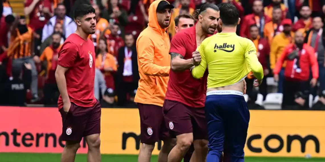 Kerem, ‘Korkak herif’ dediği Mert Hakan’la buluştu!