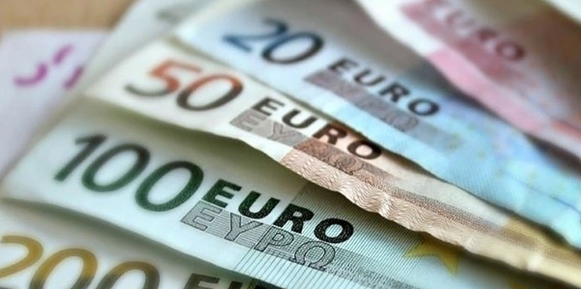 Euro resmen uçuyor! 50 liraya az kaldı