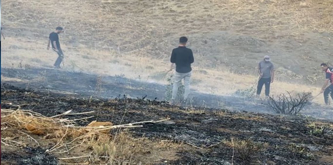 Yüksekova’da anız yangını çevredeki evlere kadar yaklaştı