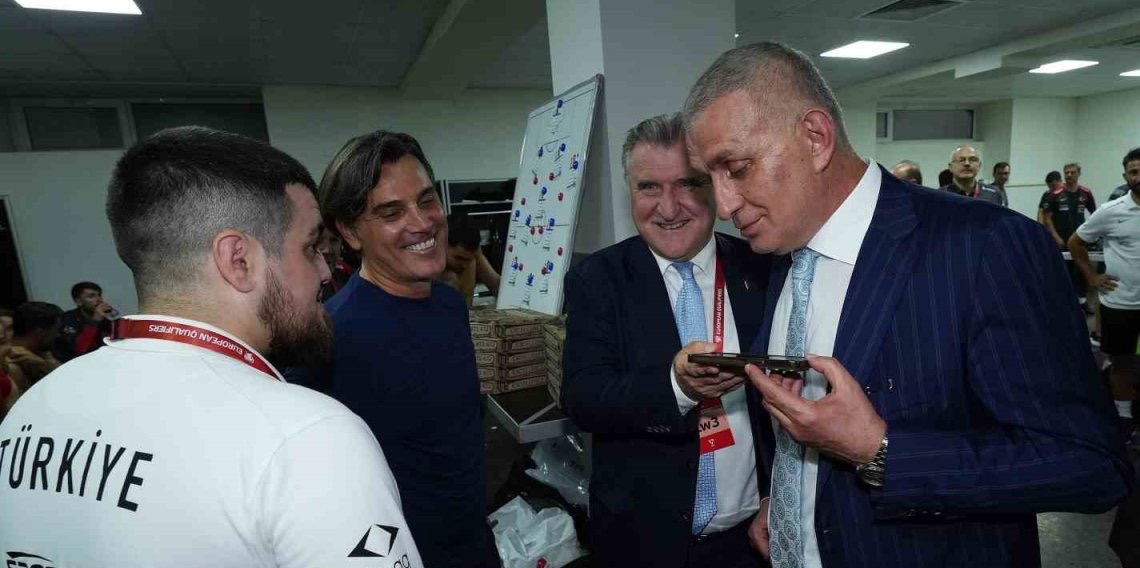 Cumhurbaşkanı Erdoğan’dan A Milli Futbol Takımı’na tebrik telefonu