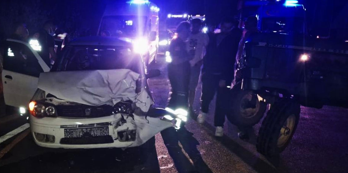 Karabük'te otomobil traktörle çarpıştı: 4 yaralı