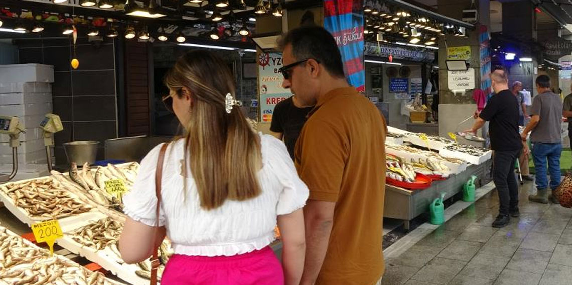 Balıkçı palamuttan umudunu kesti, hamsi ve istavrit ile teselli buluyor