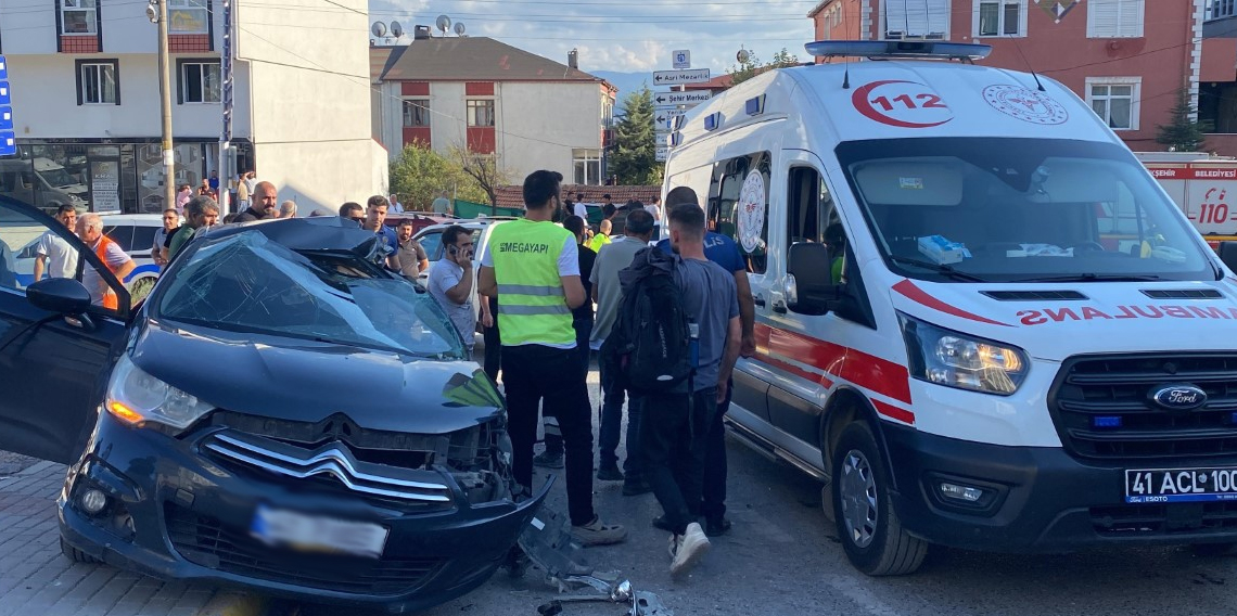 Yokuşta aşağı inerken kontrolden çıkan iş makinesi dehşet saçtı