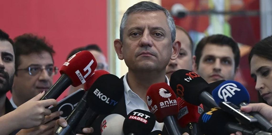 Özgür Özel'den Bakan Yerlikaya'ya: Derhal evimizin önünden çekilin