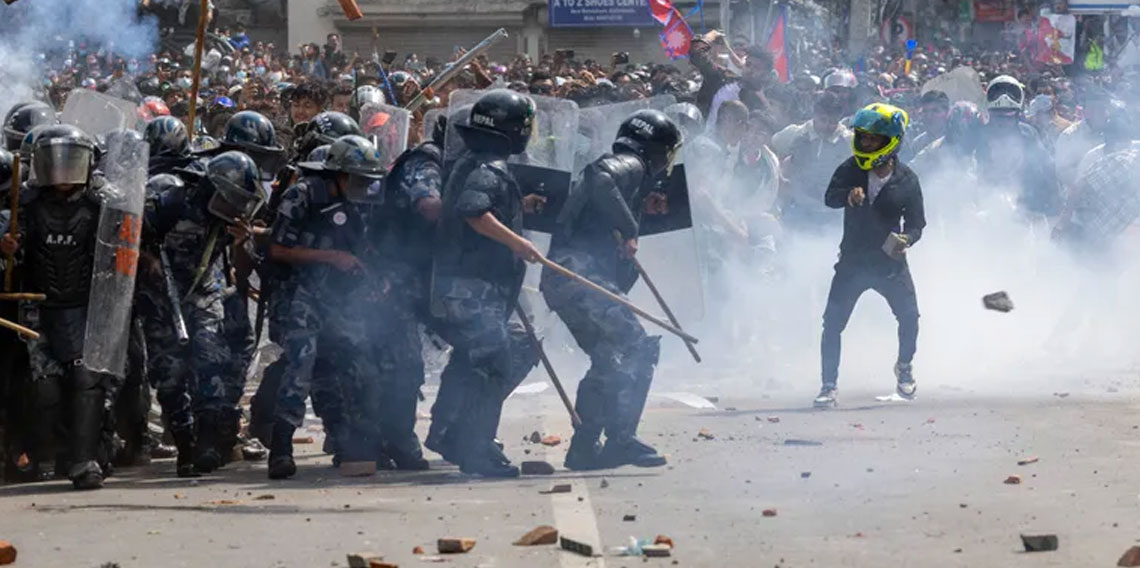 Nepal Başbakanı Oli, protestolar nedeniyle istifa etti