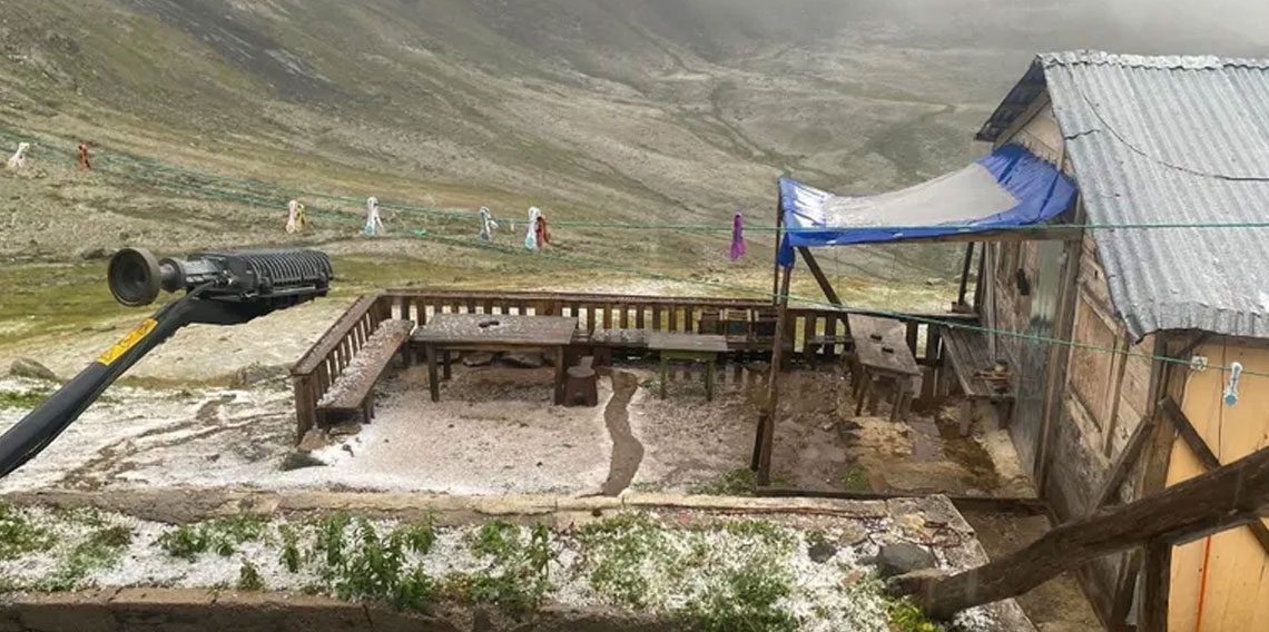Rize'de yaylaları dolu yağışı vurdu!
