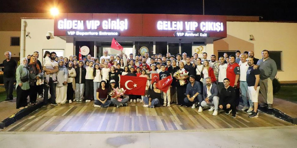 Avrupa şampiyonu judocuya Samsun'da coşkulu karşılama