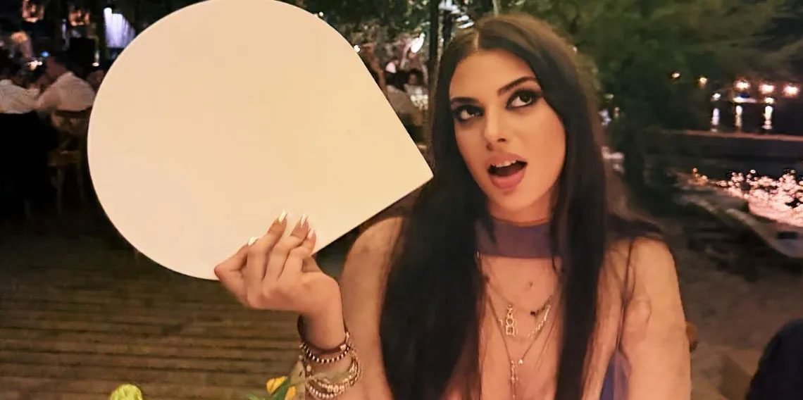 Derin Talu'nun havalimanı tarzı! Bikini ve pareoyla geldi