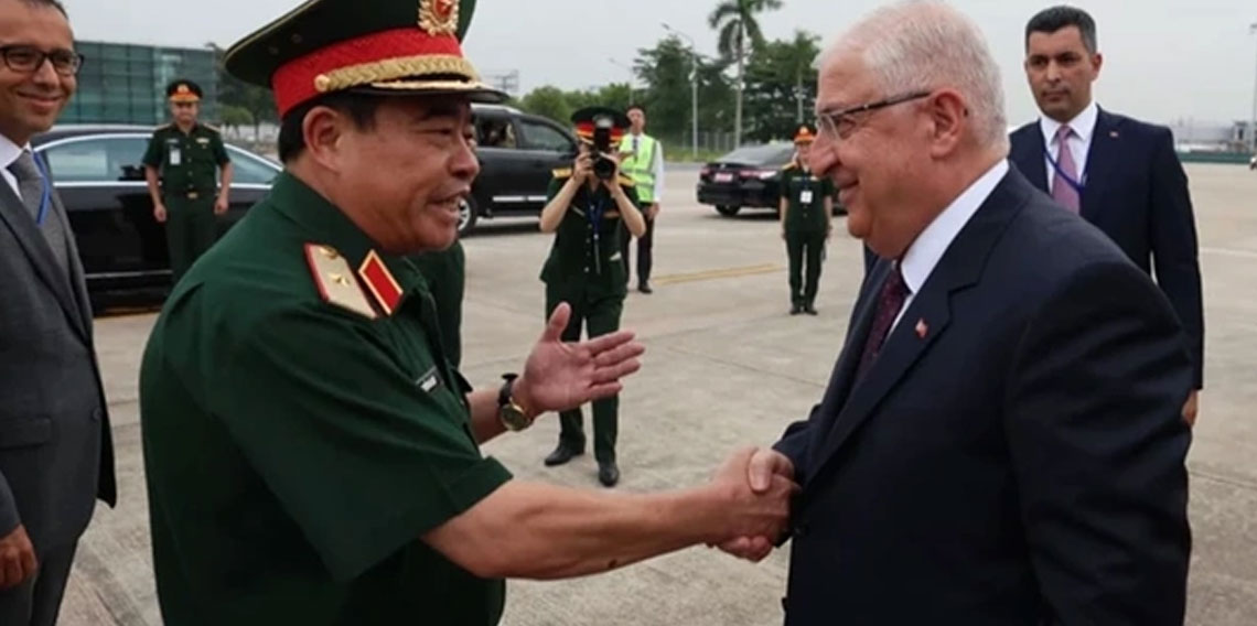 Milli Savunma Bakanı Yaşar Güler, Vietnam’da!