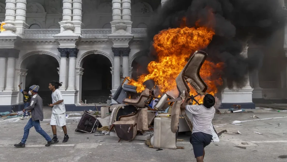 Nepal'de şiddetli protestolar sürüyor: Ordu sokağa indi