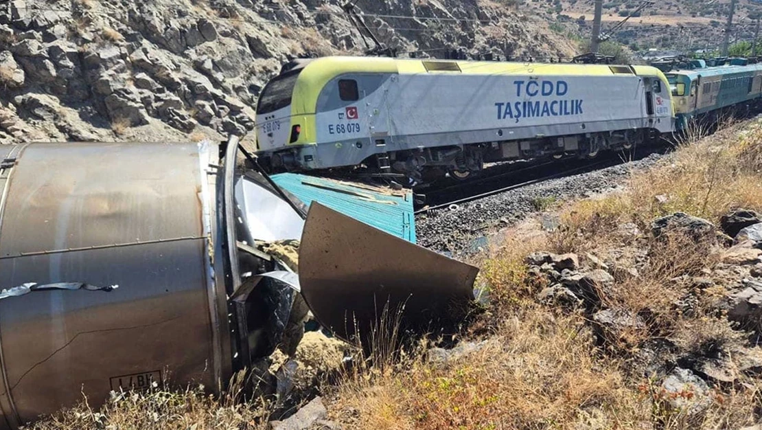 Malatya'da iki yük treni çarpıştı