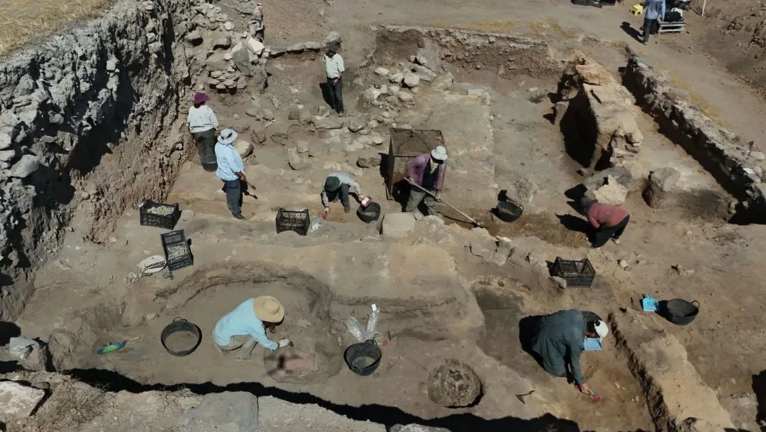 Uluslararası arkeologlar, 77 yıldır Kültepe'yi kazıyor