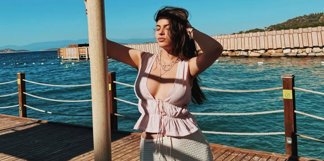 Derin Talu sevgilisiyle denize girdi! Tatil pozu gündem oldu