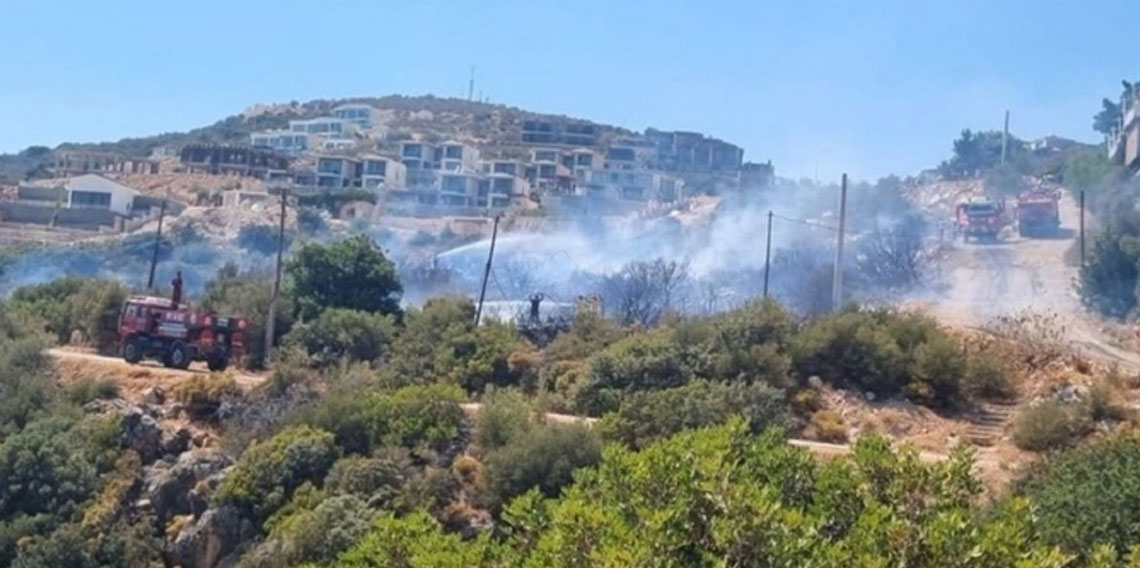 Antalya Kaş'ta makilik alanda yangın! Müdahale ediliyor...