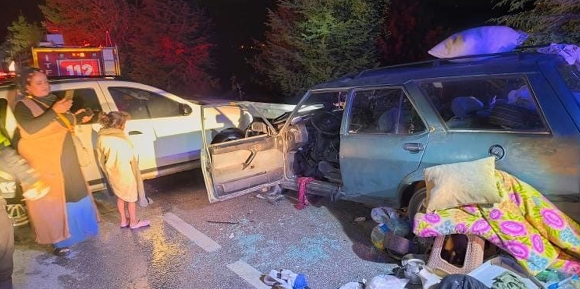 Karabük’te otomobiller çarpıştı: 2’si çocuk 6 yaralı