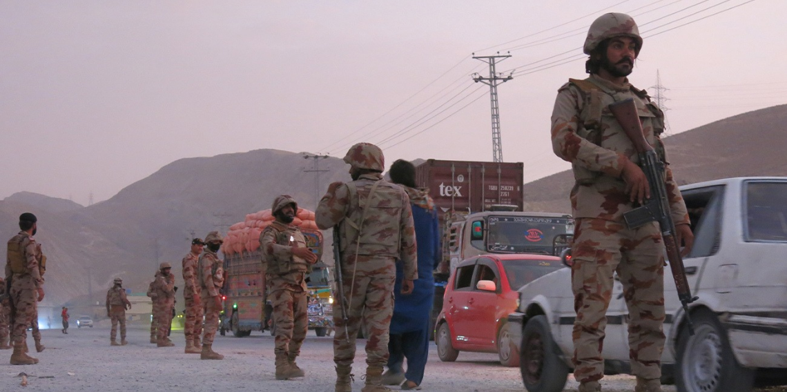 Pakistan’da çatışma: 12 asker hayatını kaybetti, 13 terörist öldürüldü