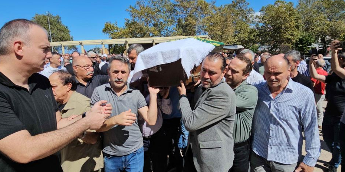 Tedavi için hastane yolunda yaşanan kazada ölen çift son yolculuğuna uğurlandı