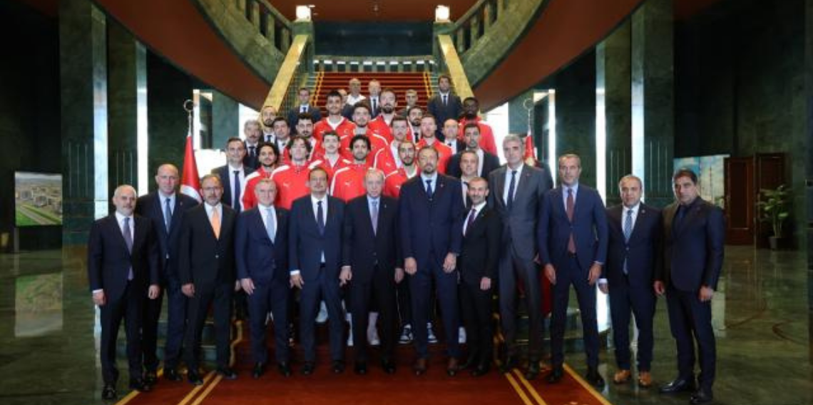 Cumhurbaşkanı Erdoğan 12 Dev Adam'ı kabul etti
