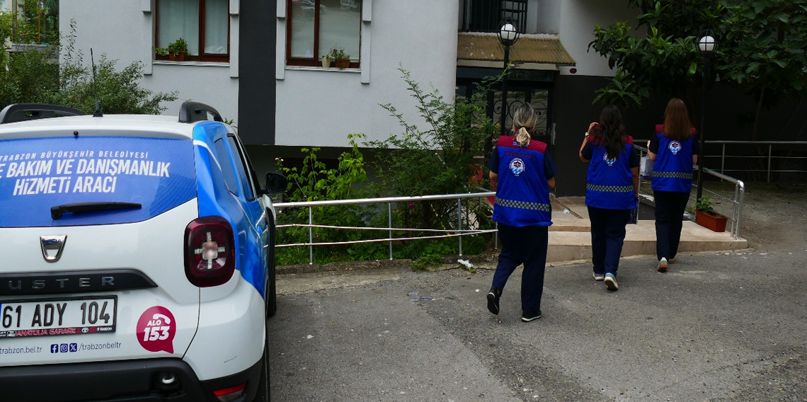 Trabzon'da evde bakım hizmetleri takdir topluyor