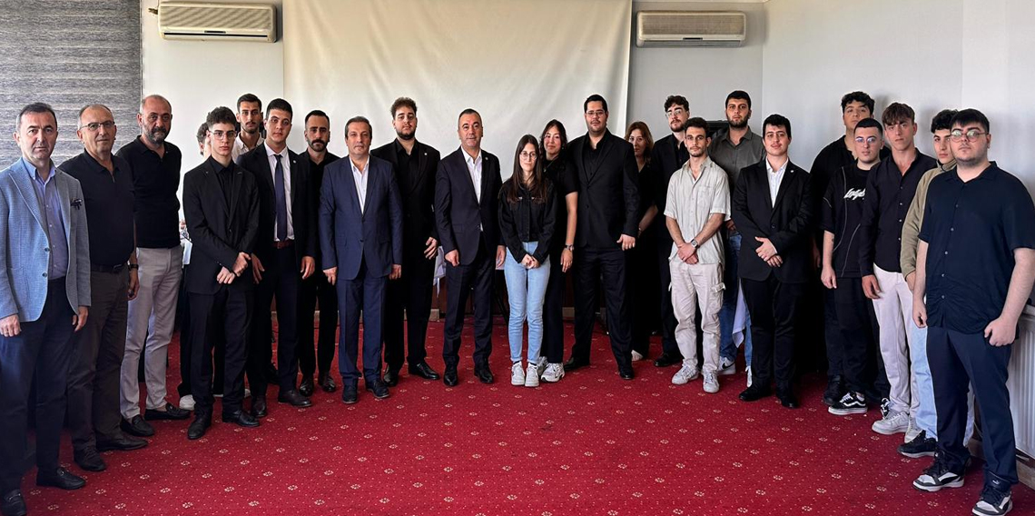 İYİ Parti Trabzon Gençlik Kolları yönetim kurulu kahvaltıda buluştu
