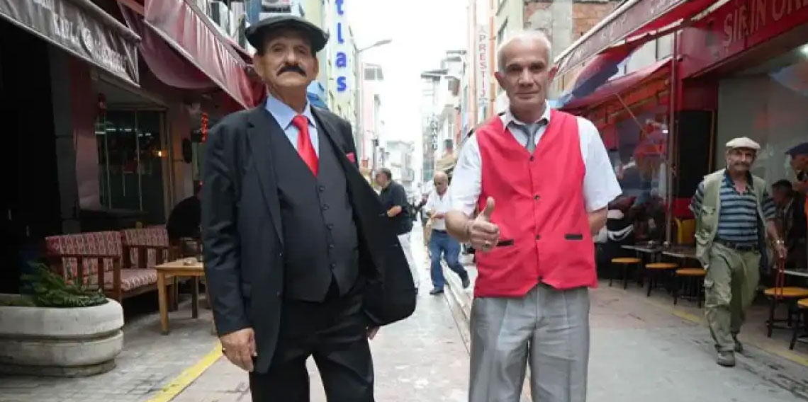 Samsun'da 50 yıldır giydikleriyle Yeşilçam'ı aratmıyor!