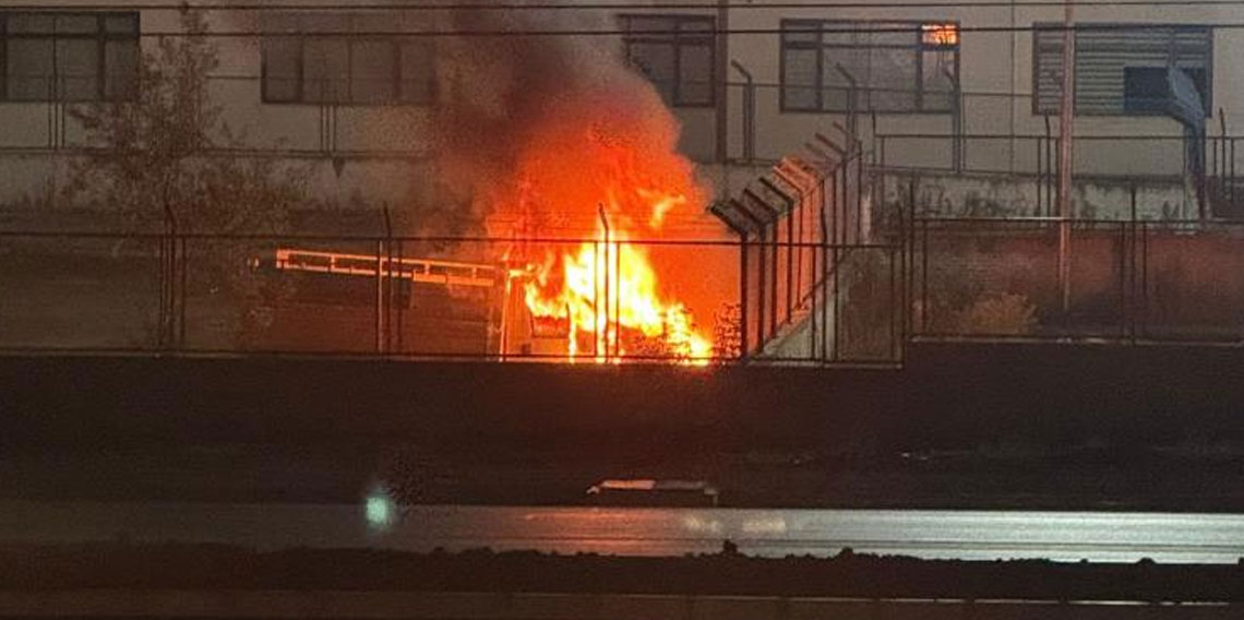 Çarşamba Cezaevi'nde park halindeki kamyonet yandı