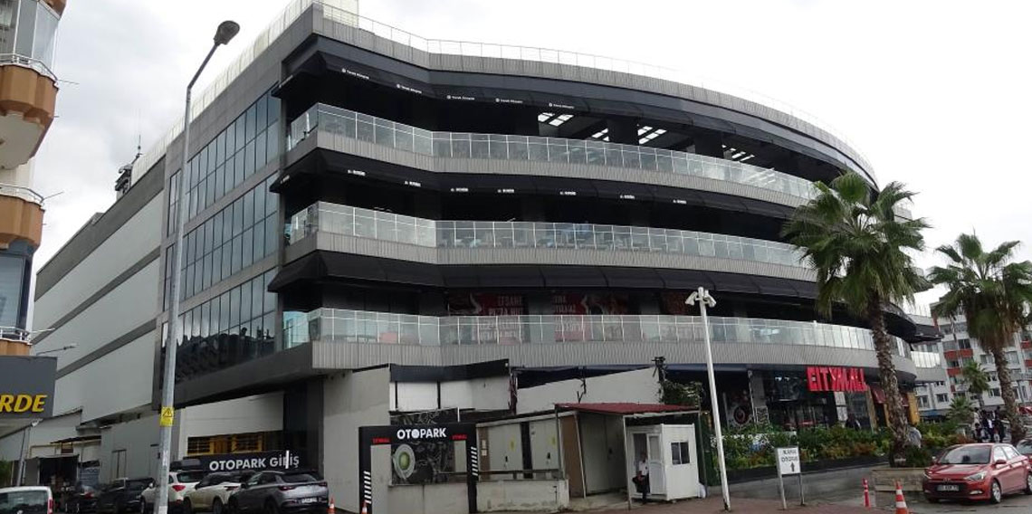 Ruhsatı iptal edilen AVM'de iş yerlerine kapanış tebligatı
