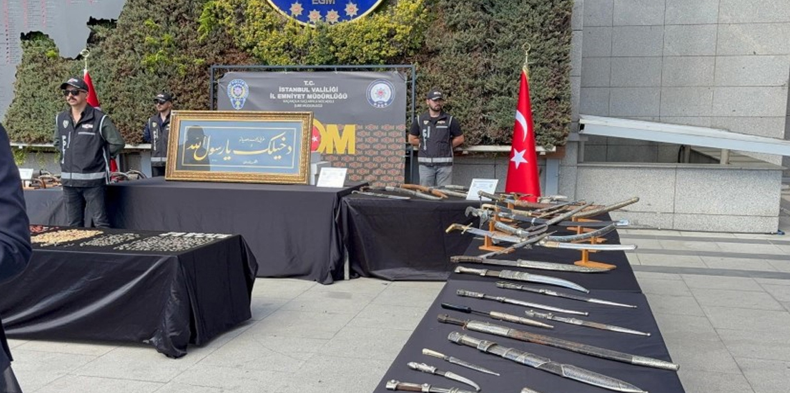 Interpol tarafından 20 yıldır aranan tarihi hat levha İstanbul’da ele geçirildi