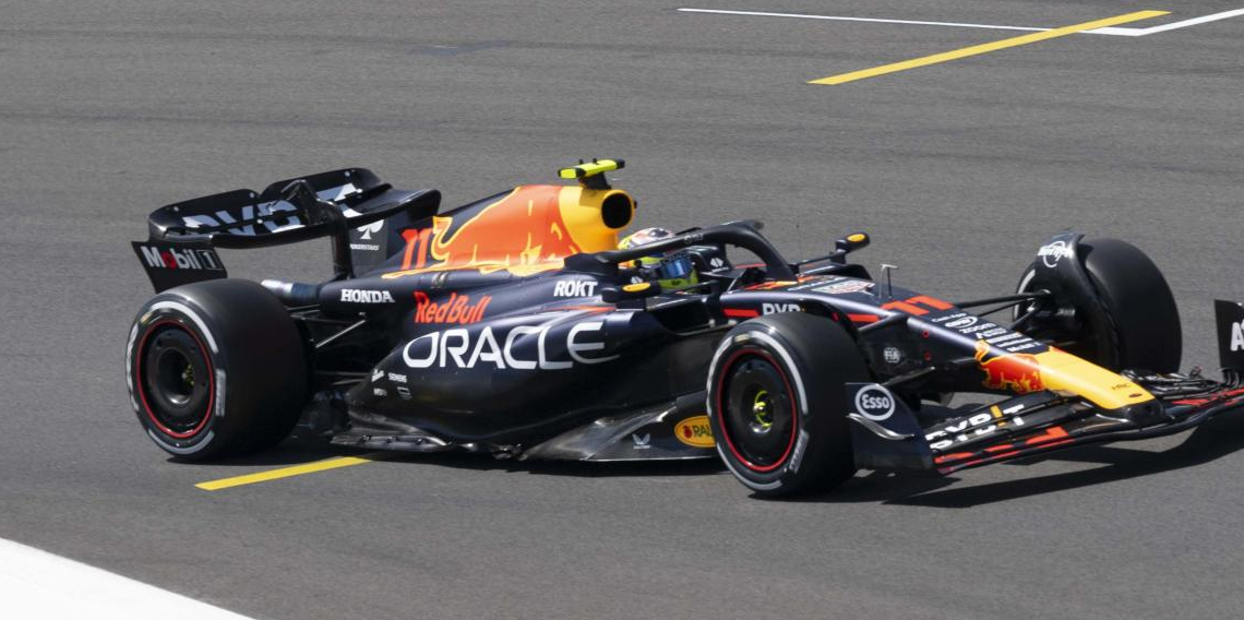 F1 Azerbaycan’da nefesler kesildi! Pole pozisyonu Verstappen'in!