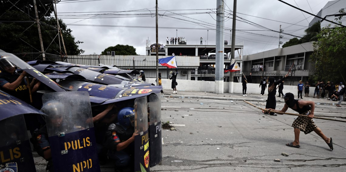 Filipinler’de on binlerce kişi yolsuzluk protestosu için sokaklara döküldü