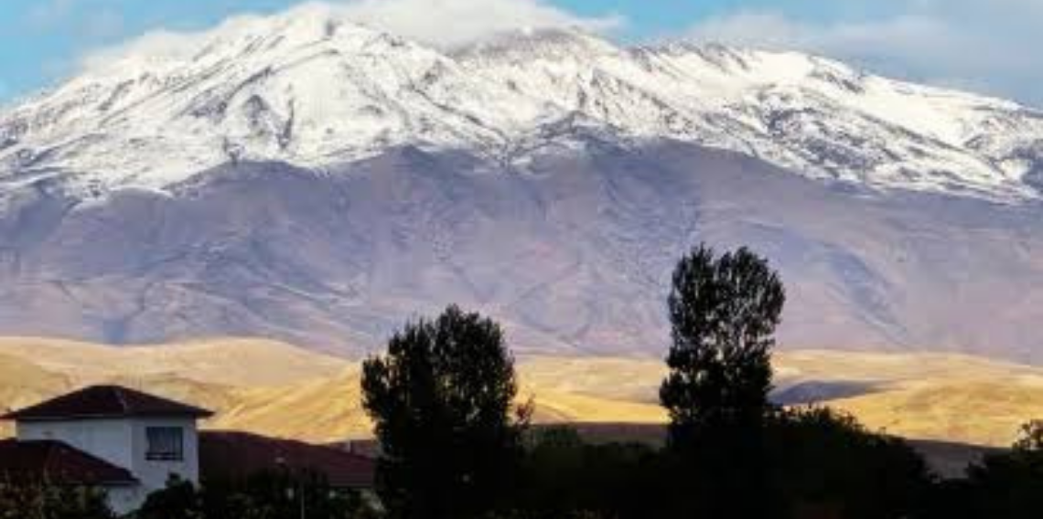 Süphan Dağı beyaza büründü