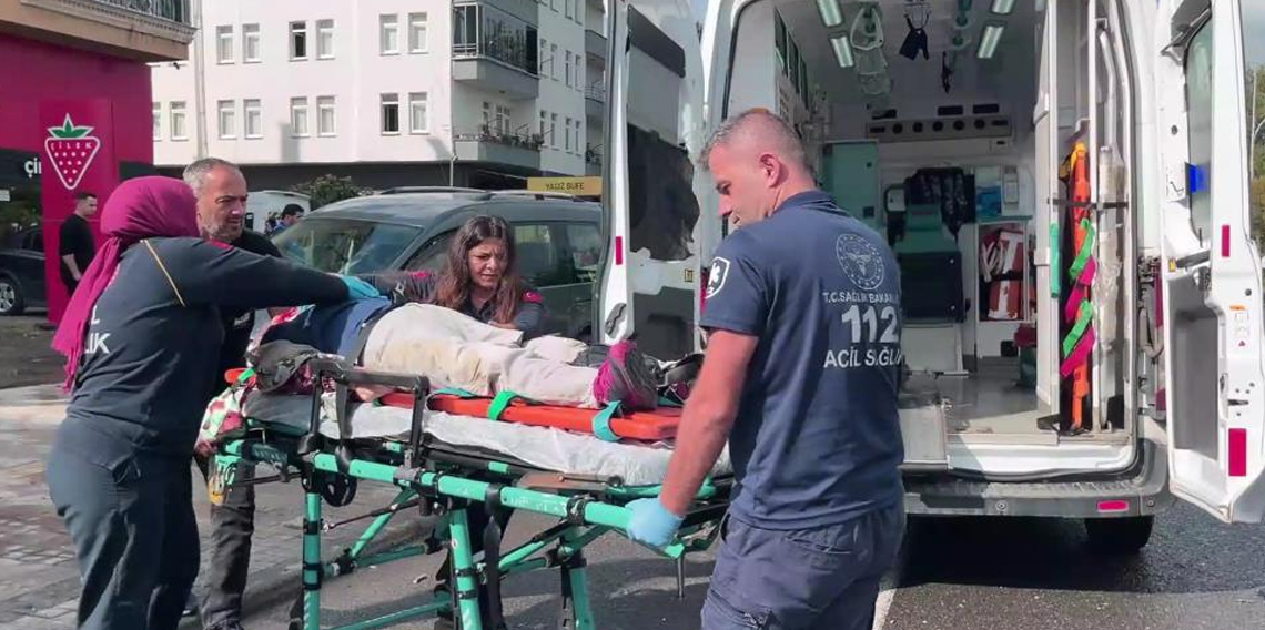 Ordu'da kaldırımda bekleyen yaşlı kadına hafif ticari araç çarptı