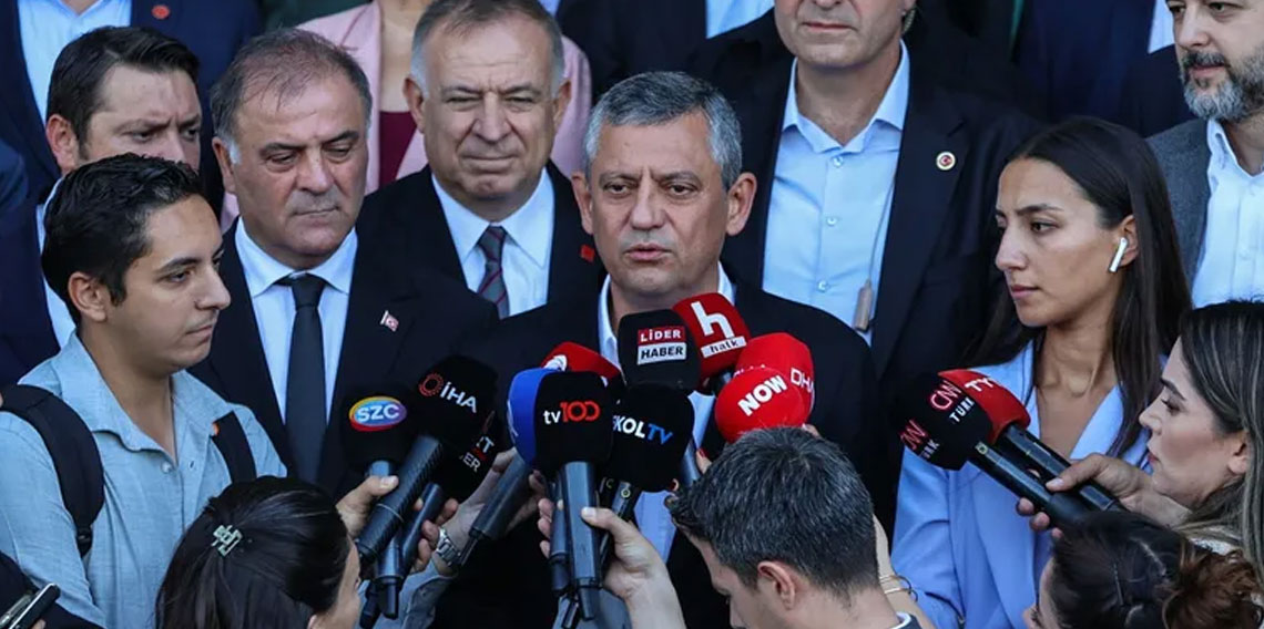 Özgür Özel: Özgür Çelik'in yanındayız, kendisi üç ayrı davada davalıktır