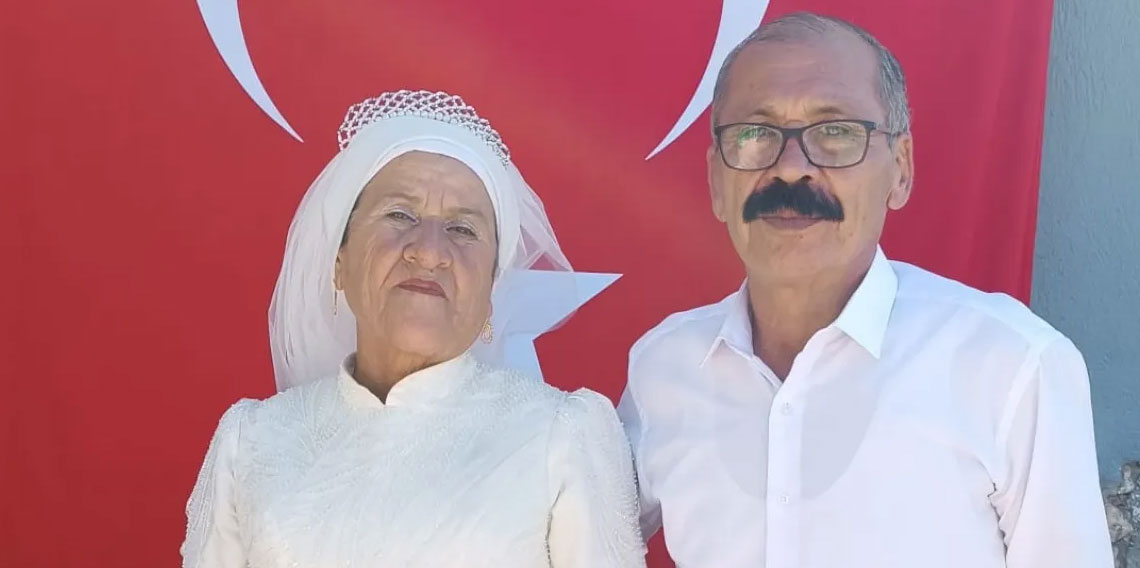 Mersin'de 4 çocuk 9 torun sahibi çift, düğünlerini 40 yıl sonra yaptı