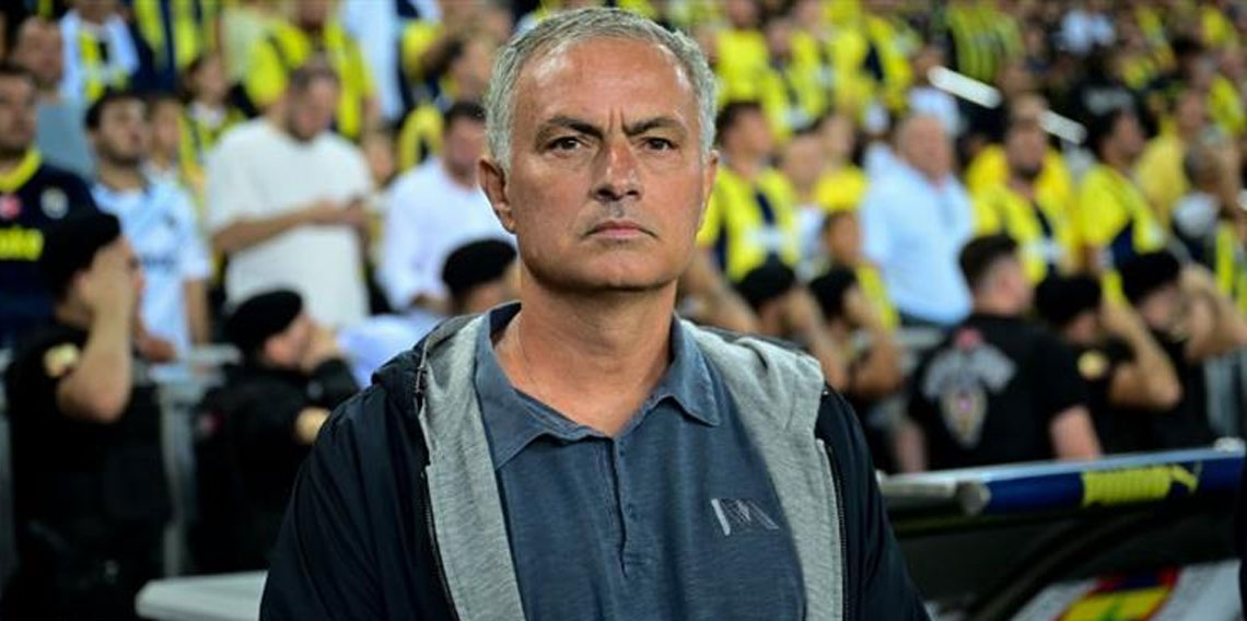 Jose Mourinho uzatmada çarpıldı!