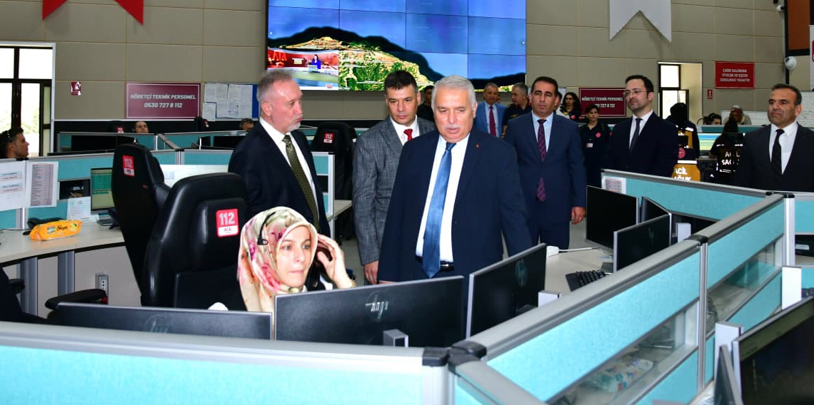 Vali Aziz Yıldırım, 112 Acil Çağrı Merkezi'ni Ziyaret Ederek İncelemelerde Bulundu